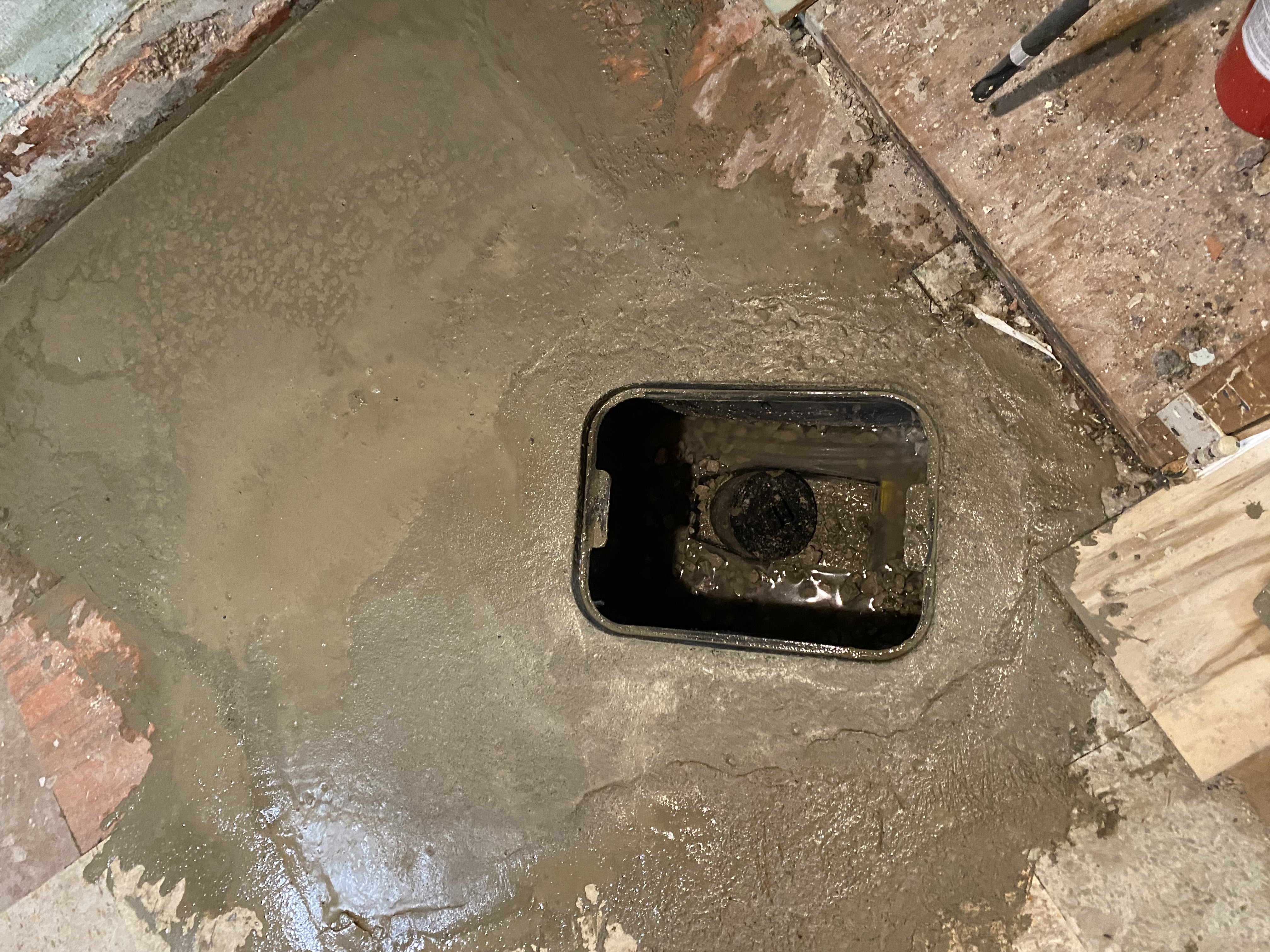 Backwater valve with fresh concrete