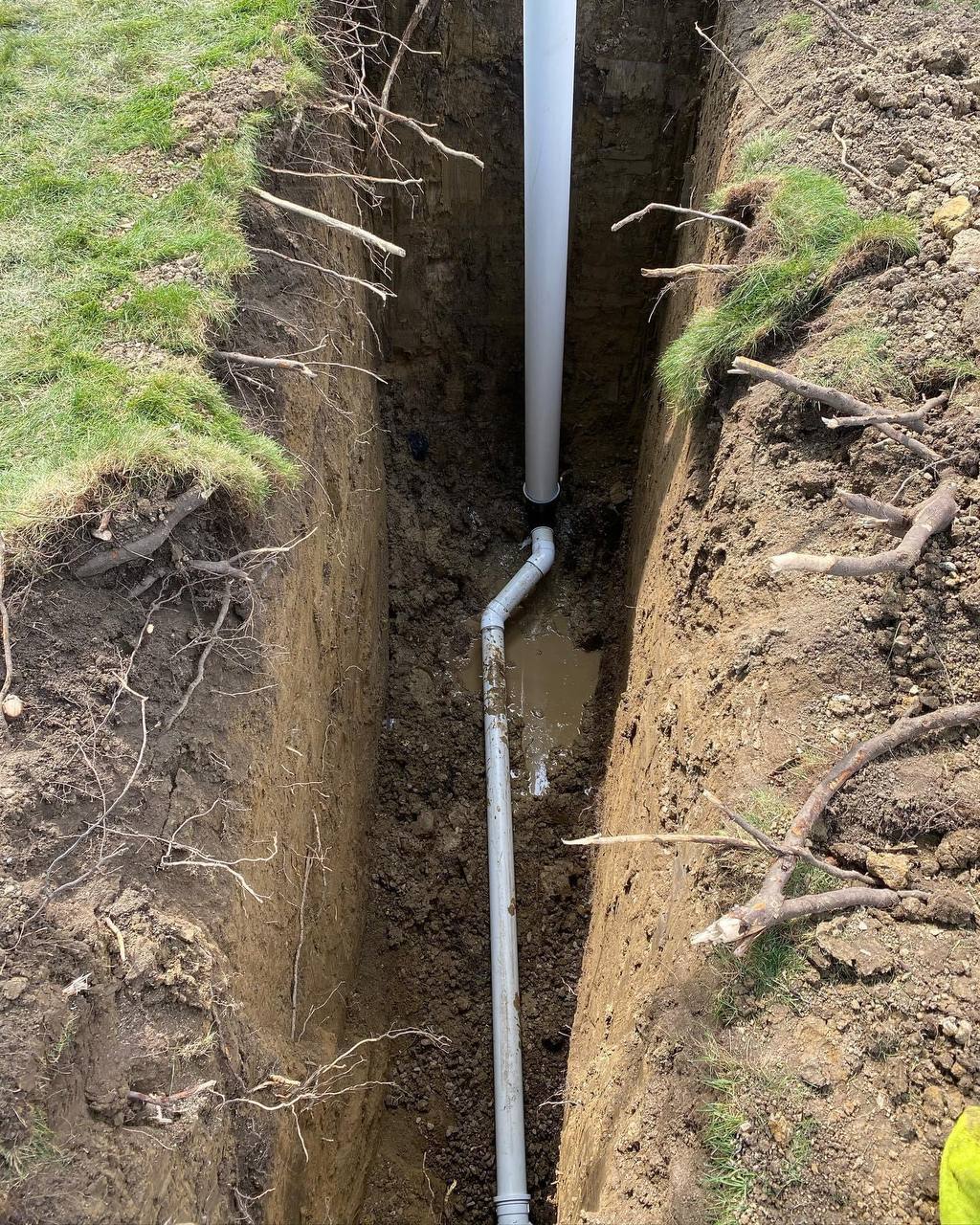 Electronic sewer line location and depth measurement technology